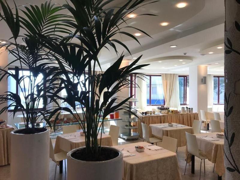 Hotel Caraibi Milano Marittima Exterior photo