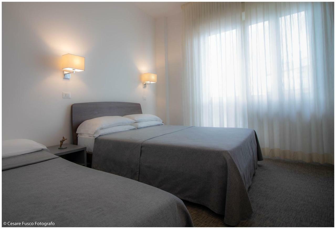 Hotel Caraibi Milano Marittima Exterior photo